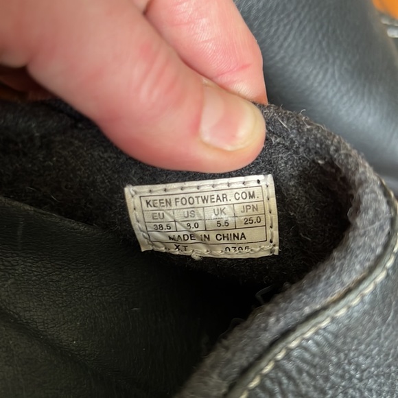 Keen Women’s slip on shoe. - Picture 7 of 7